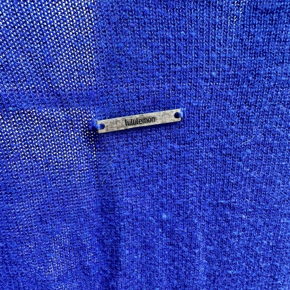 Lululemon Knit Wrap, Medium - Picture 3 of 3